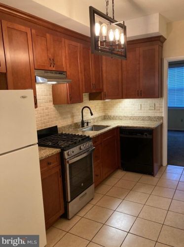 788 2nd St, Philadelphia PA 19122-2602 exterior