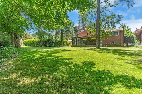 699 Fruithurst Dr, Pittsburgh PA 15228-2534 exterior