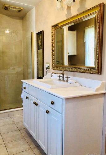 275 New Canaan Ave, Norwalk CT 06850-2620 exterior