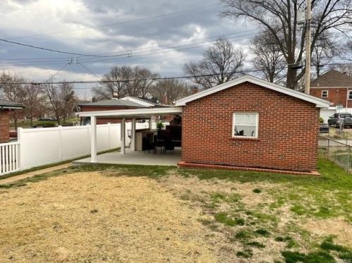 5487 Pernod Ave, Saint Louis MO 63139-1505 exterior