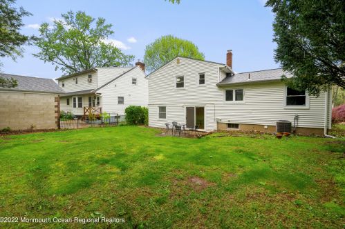 28 Sheppard Pl, Edison NJ 08817-3132 exterior