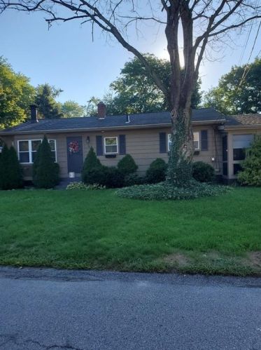 76 Theresa St, Woonsocket, RI 02895-3933