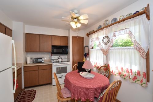 4937 Colonial Ct, Milwaukee WI exterior