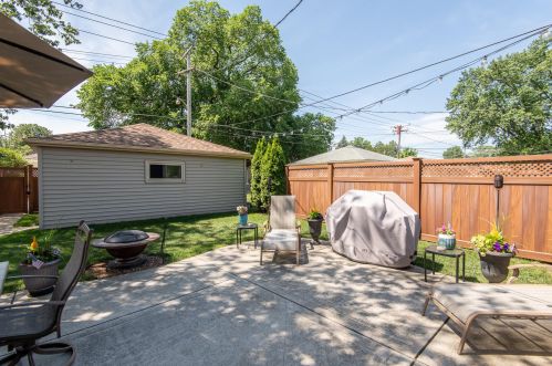 6957 Verona Ct, Milwaukee WI 53227-4429 exterior