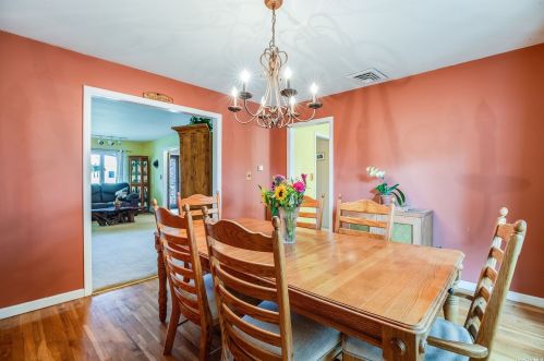 40 Kent Rd, Valley Stream NY 11580-3333 exterior