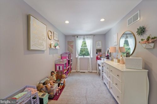 64 Mildred Ln, Chester PA 19014-2007 exterior