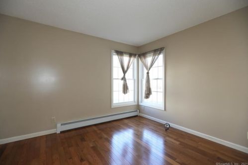 60 Berrios Hl Rd, Windsor CT 06095-1000 exterior