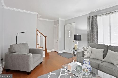 3963 S St, Washington, DC 20020-1063