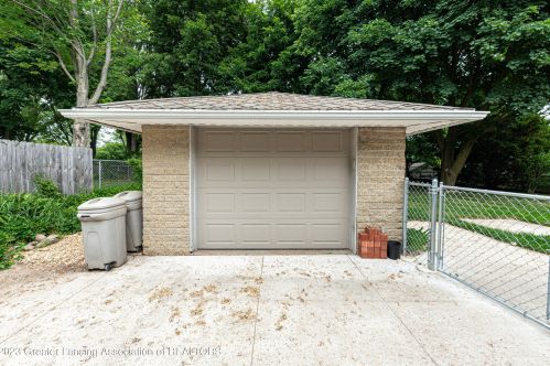 5580 Cade St, Haslett MI 48840-8407 exterior