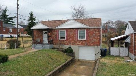 2115 Kaske Dr, Saint Louis, MO 63125-2704