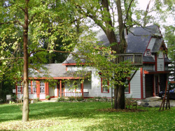 85 Temple St, Newton, MA 02465-2306