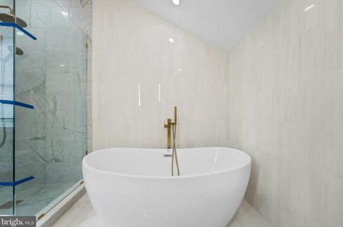 2207 Rand Pl, Washington DC 20002-1912 exterior