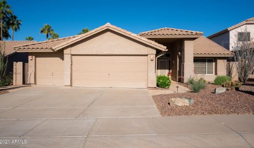 15424 15th Ave, Phoenix, AZ 85045-1927