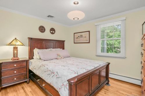 34 Grey Holw Rd, Norwalk CT 06850-1306 exterior