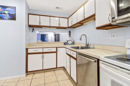 5234 Treetops Dr, Naples FL 34113-8520 exterior