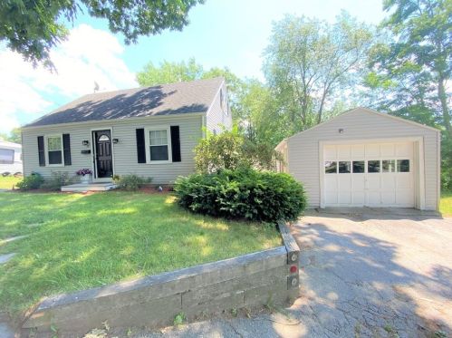 33 Lanark St, Worcester, MA 01603-1333