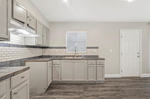 3239 Alaska Ave, Dallas TX  75216-5127 exterior