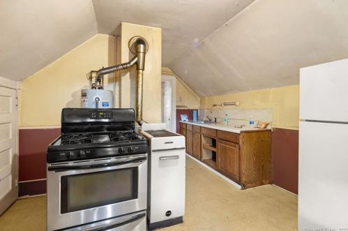 37 Whiting Ave, Torrington CT 06790-4921 exterior