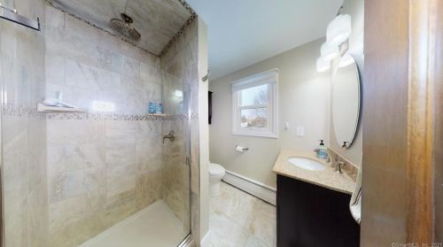 28 Celtic Ct, Enfield CT 06082-5777 exterior