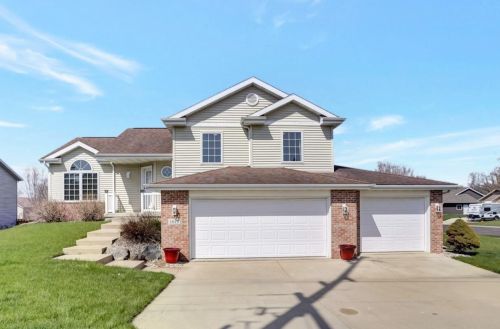 1019 Links Dr, Poynette, WI 53955-8318