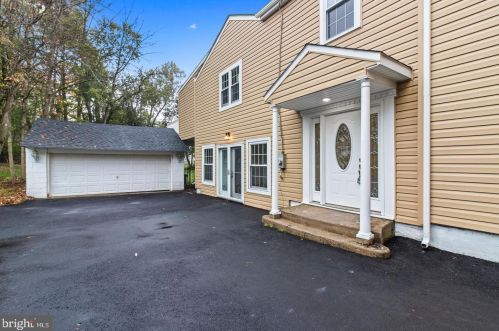 4305 Shoemaker Rd, Huntingdon Valley, PA 19006-1711