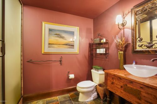 2068 Tall Pne Dr, Grand Rapids MI 49546-7923 exterior