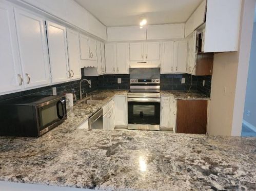 9015 Carroll Manor Dr, Atlanta GA  30350-2010 exterior