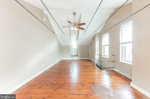 188 Levering St, Philadelphia, PA 19127-1435