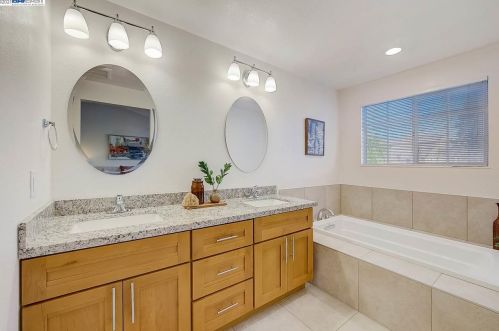 1036 Pinehurst Ct, Concord CA 94521-4532 exterior