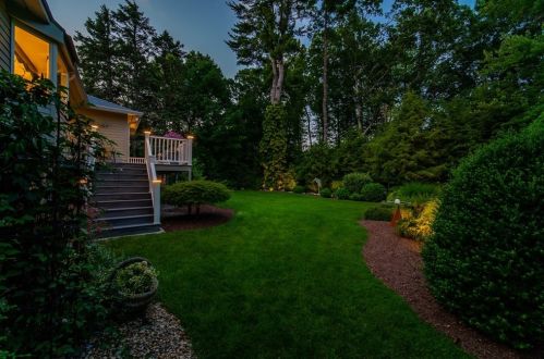 17 Woodside Dr, Springfield, MA 01106-2039