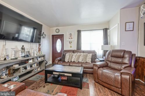 6327 Glenloch St, Philadelphia PA  19135-3203 exterior