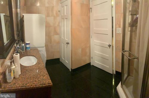 1009 Arch St, Philadelphia PA 19107-2339 exterior