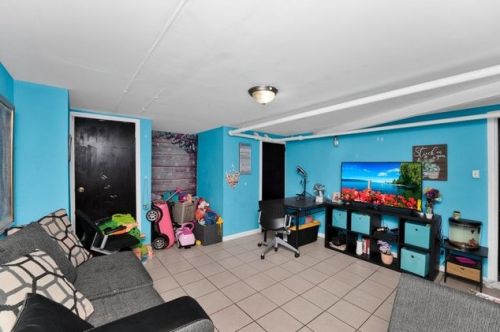 6030 California, Chicago IL 60659-3915 exterior