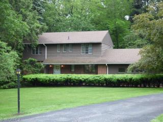 5841 Briarhill Dr, Cleveland, OH 44139-2304