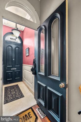 1129 Christian St, Philadelphia PA 19147-3710 exterior