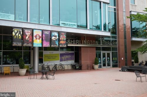 1418 Martha Custis Dr, Alexandria VA 22302-2028 exterior