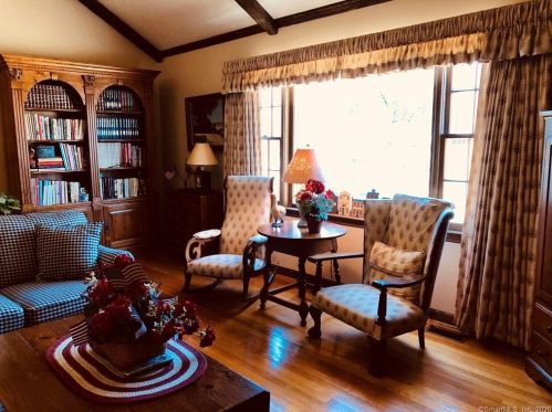 275 New Canaan Ave, Norwalk CT 06850-2620 exterior