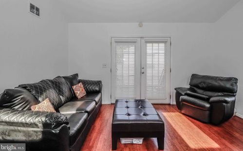 301 Hollywood Dr, Trenton NJ 08609-1805 exterior