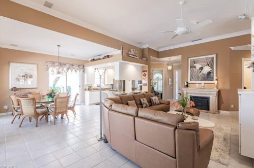 3953 Isla Ciudad Ct, Naples FL 34109-0332 exterior