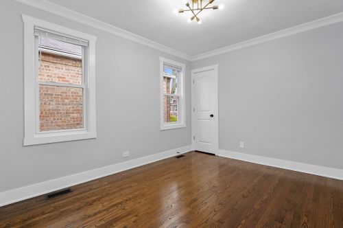 9740 Calumet Ave, Chicago IL 60616-2439 exterior