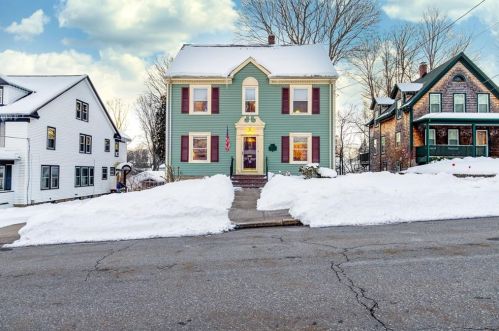 430 Summer St, Woonsocket, RI 02895-1161