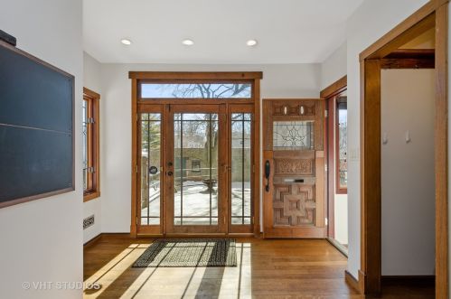 2013 Greenleaf Ave, Chicago IL 60645-3509 exterior