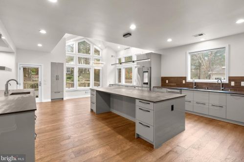 13708 Valley Dr, Rockville MD  20850-5402 exterior