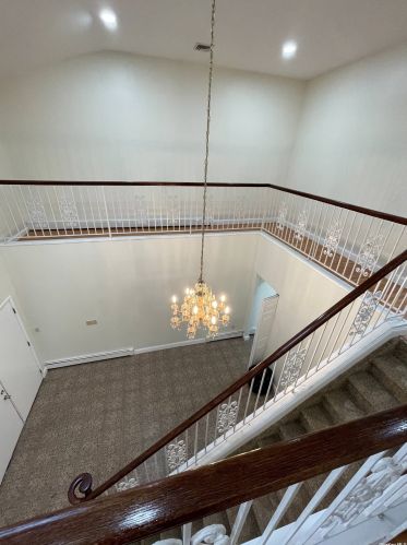 10 Lutz Dr, Valley Stream NY  11580-3112 exterior