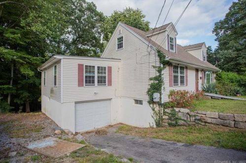 12 Linda Ave, Uncasville, CT 06382-1723