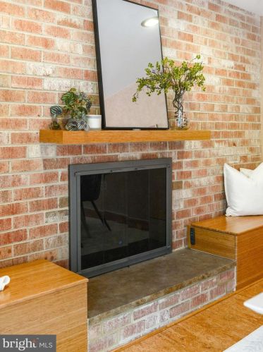 16 Arlive Ct, Rockville MD 20854-2978 exterior