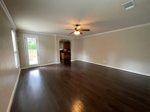 2501 Amur Dr, Austin TX  78745-2068 exterior