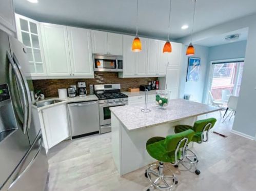 2743 Greenview Ave, Chicago IL 60657-4007 exterior