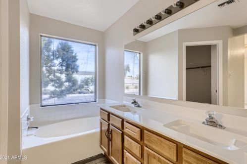 19045 31 Pl, Phoenix AZ 85050-2522 exterior