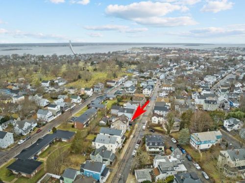 30 Gould St, Middletown RI 02840-2144 exterior